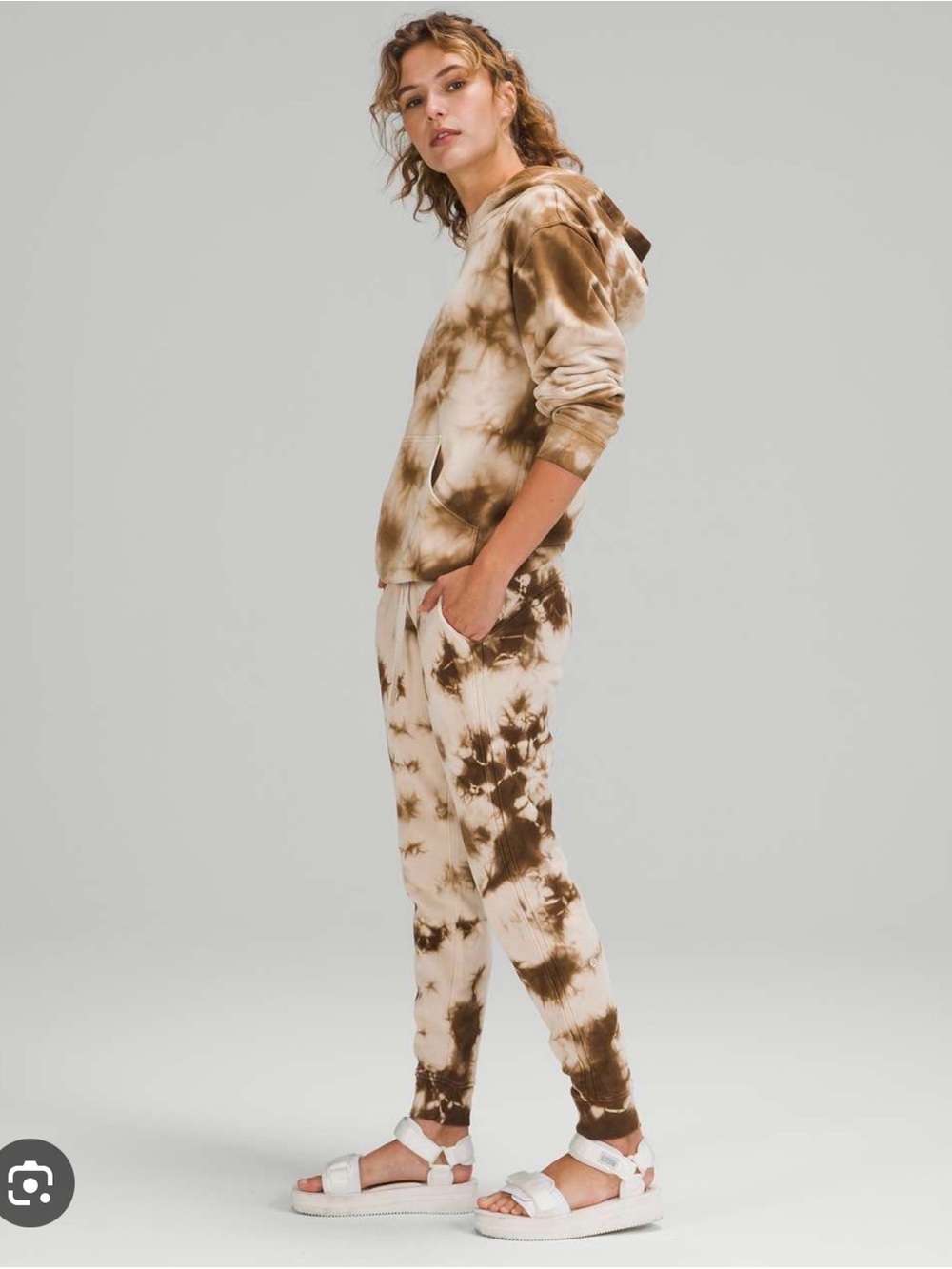 Lululemon jogger size 6 in earth dye sand